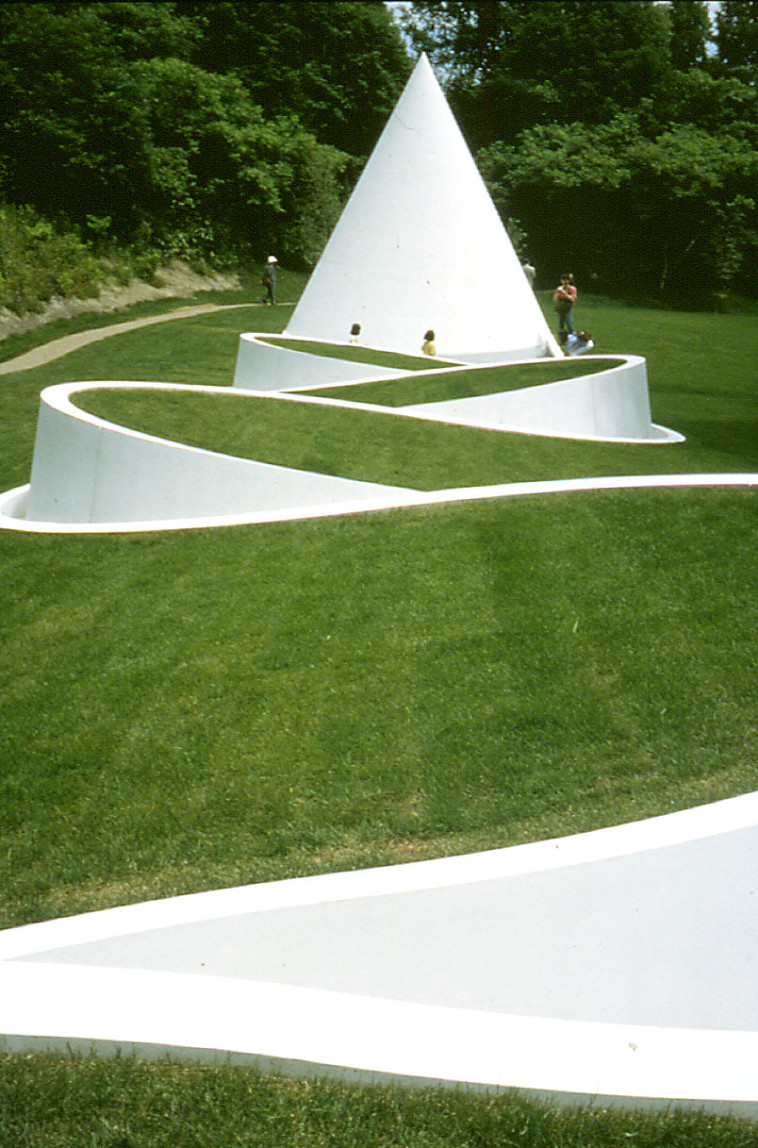 מיצג מהתערוכה של דני קרוון 