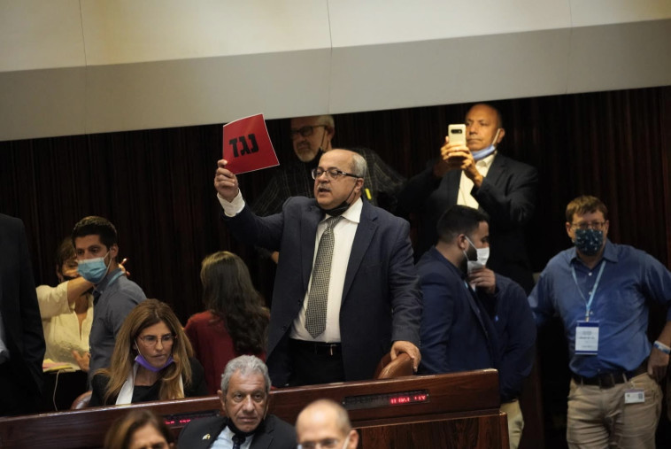אחמד טיבי בהצבעה על התקציב (צילום: דני שם טוב, דוברות הכנסת)