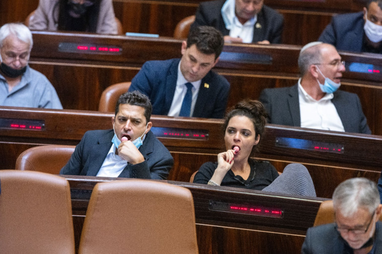 עמיחי שיקלי ואמילי מואטי