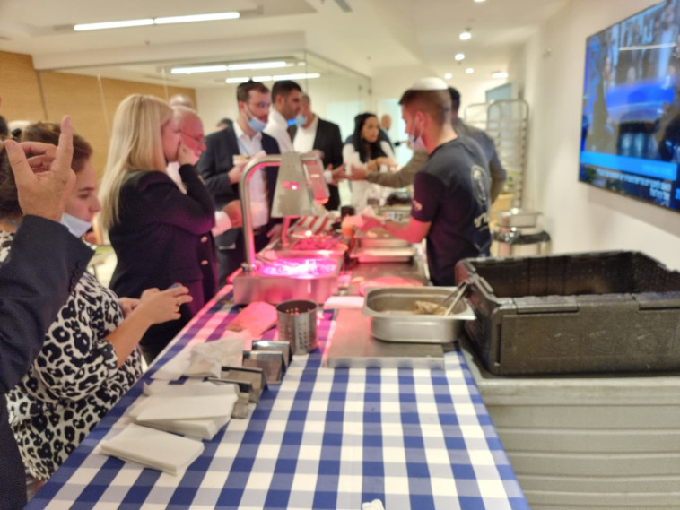 עמדת פלאפל בכנסת בדיוני אישור התקציב