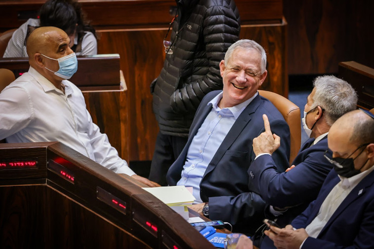 בנט, לפיד וגנץ בהצבעה על התקציב