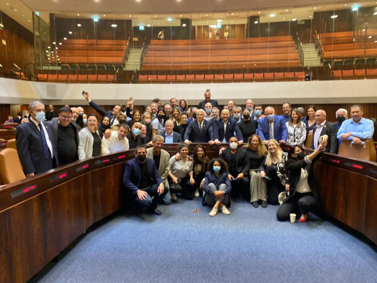 הקואליציה חוגגת את אישור התקציב