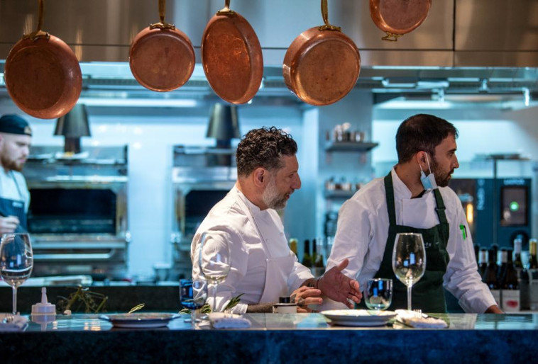 השף אסף גרניט במסעדת השף במלון גלי כנרת