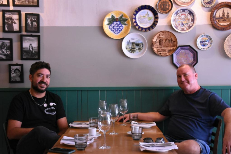 שיינע מארחת את מול ים