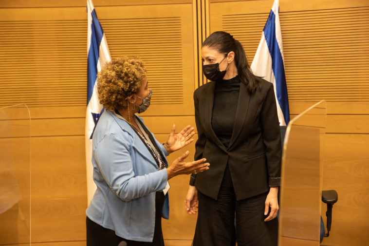 מרב מיכאלי בביקור משלחת J Street בכנסת