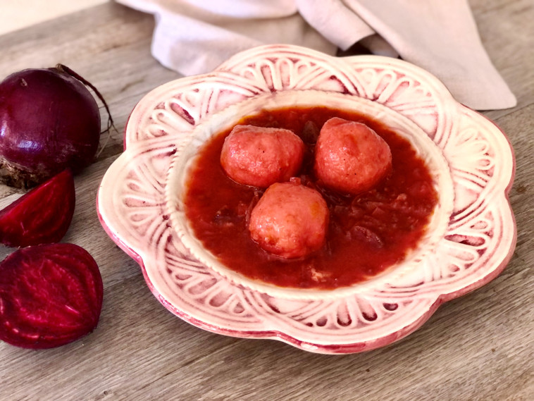 קובה סולת במרק סלק