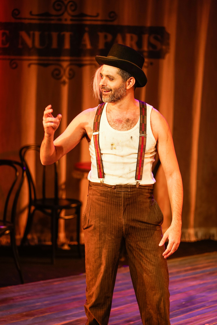דן שפירא מתוך ההצגה ''לילה בפריז''