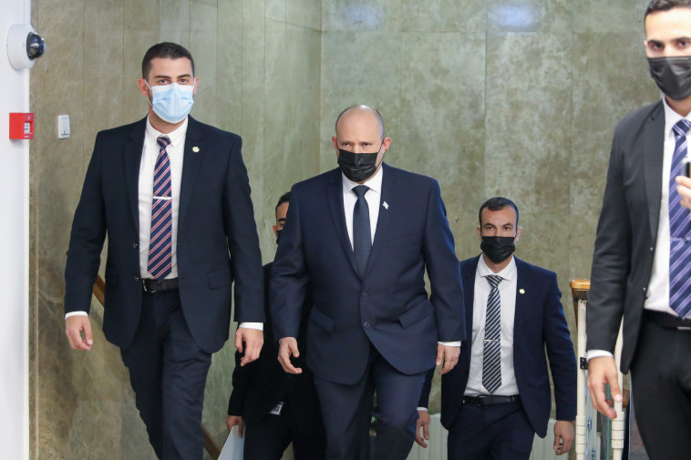 ראש הממשלה נפתלי בנט נכנס לישיבת הממשלה