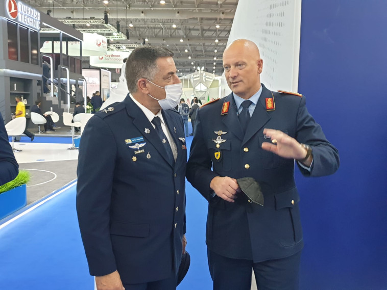 מפקד חיל האוויר אלוף עמיקם נורקין באיחוד האמירויות