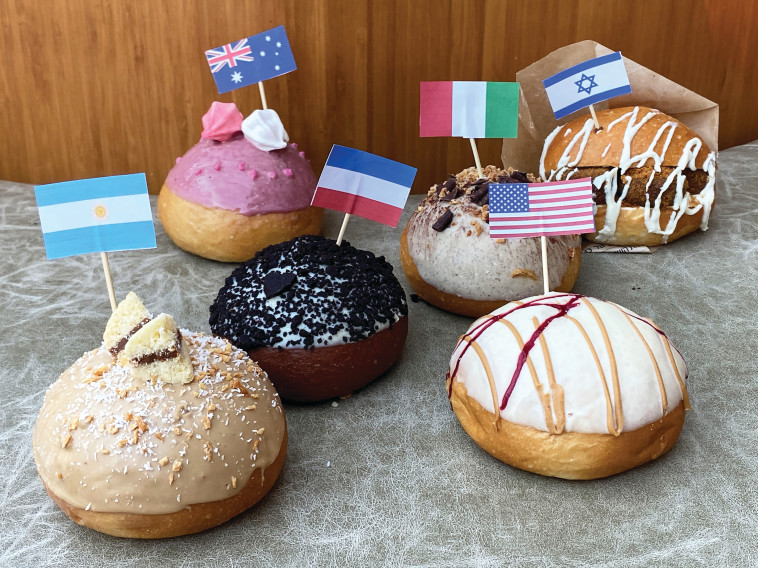 מאפיית ג'ייקובס, סופגניות סובב עולם