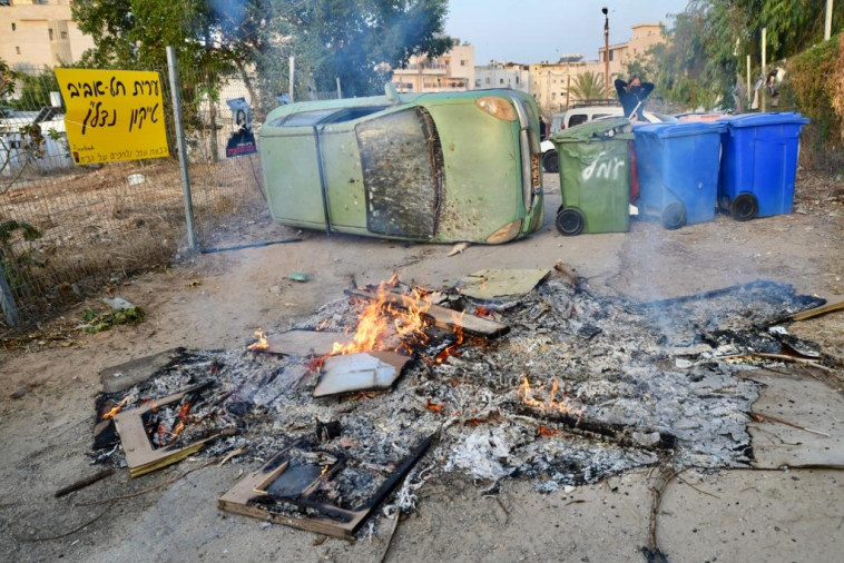 מהומות בשכונת גבעת עמל (צילום: אבשלום ששוני)