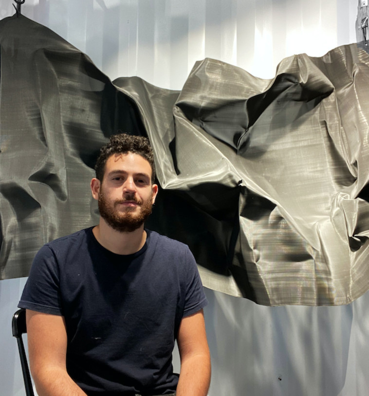 האומן גל ארצי והיצירה ענני ברזל