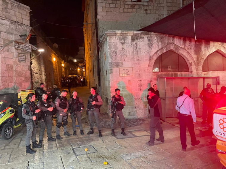 לוחמי מג''ב בזירת הפיגוע בעיר העתיקה בירושלים (צילום: דוברות המשטרה)