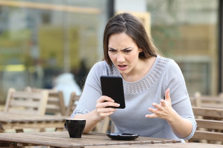 עצבים, פלאפון ורשתות חברתיות 