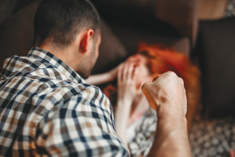 אלימות במשפחה 