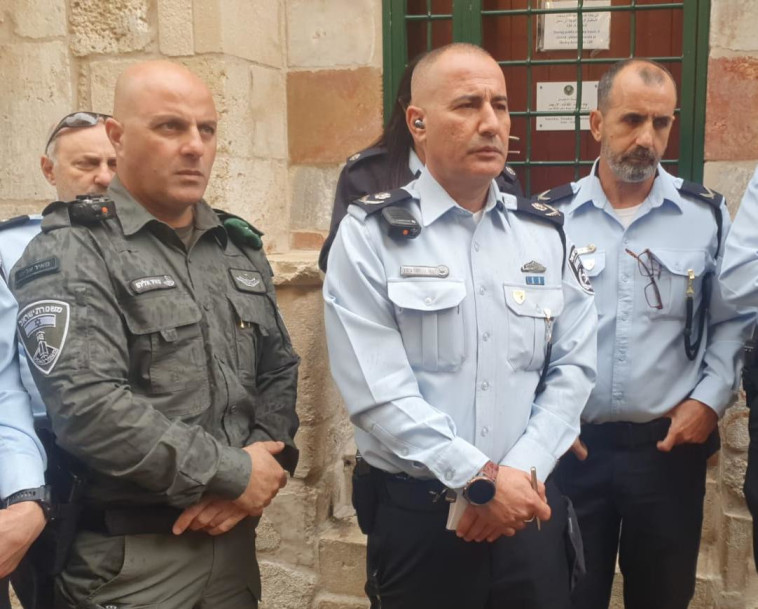 Jerusalem District Commander at the scene of the attack (Photo: Police Spokeswoman)