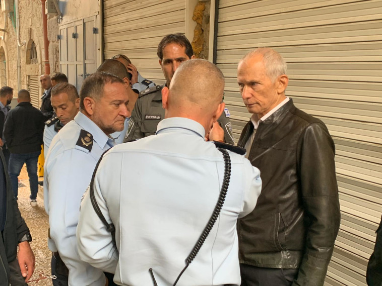 עמר בר לב בזירת הפיגוע בירושלים