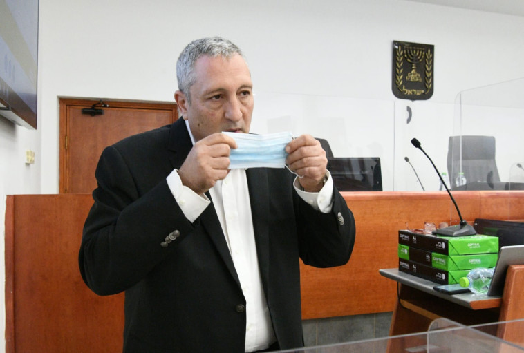 ניר חפץ ביום השני לעדותו