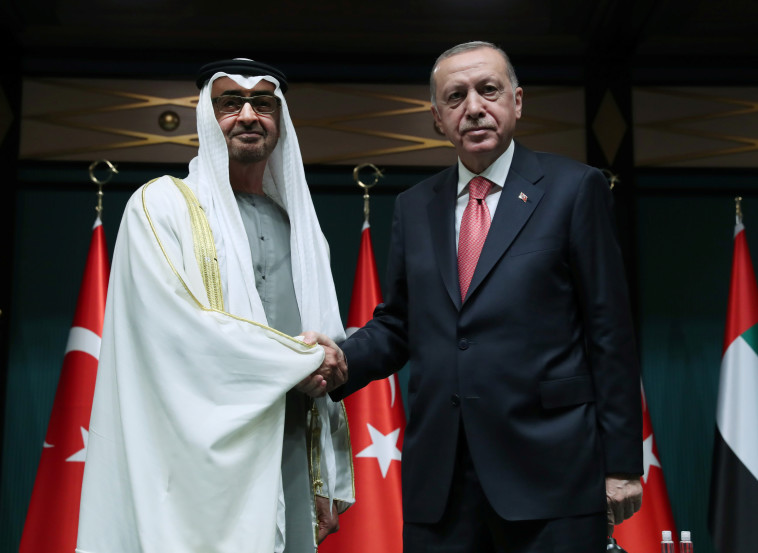 ארדואן ובן זאיד (צילום:  Murat Cetinmuhurdar/Presidential Press Office/Handout via REUTERS)