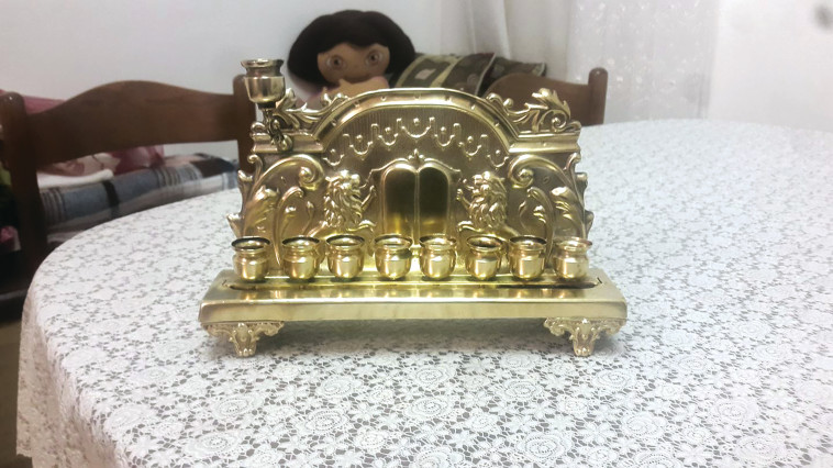 חנוכייה בת 110 שנה של דוד כהן