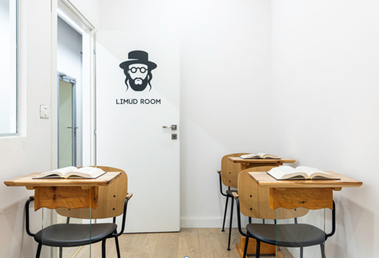 חדר תפילה ב''אורבן פלייס''