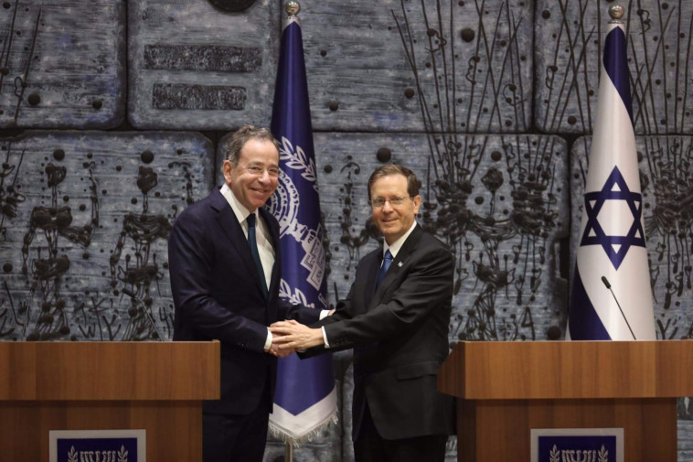 נשיא המדינה יצחק הרצוג ושגריר ארה''ב בישראל תומאס ניידס