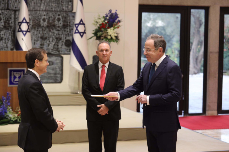 נשיא המדינה יצחק הרצוג ושגריר ארה''ב בישראל תומאס ניידס (צילום: מרק ישראל סלם)