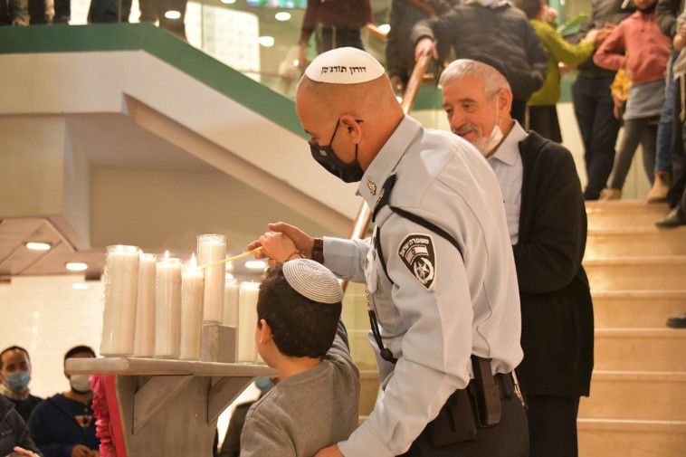 הדלקת נרות החנוכה הערב בעמותת זכרון מנחם