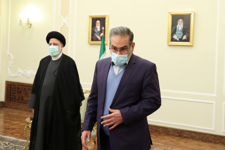 עלי שמח'אני, מזכיר המועצה העליונה לביטחון לאומי של איראן, והנשיא איברהים ראיסי (צילום: Majid Asgaripour/WANA (West Asia News Agency) via REUTERS)