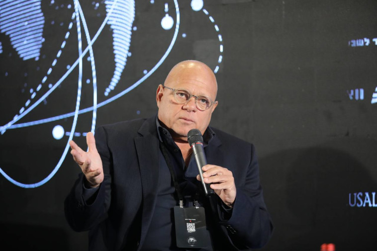 פרופ' אייל וינקלר, מומחה בכירורגיה פלסטית, מייסד ומנהל מרפאות וינקלר קליניק