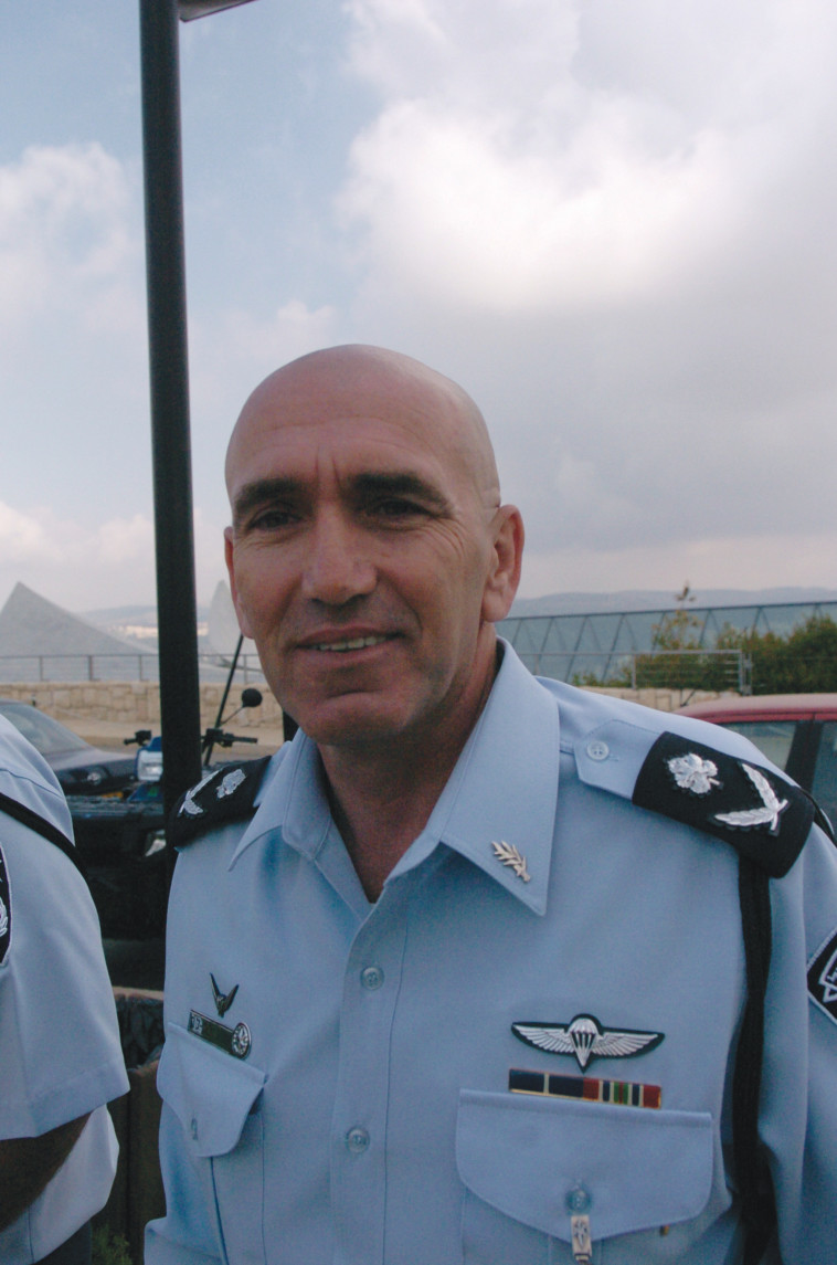 ניצב בדימוס אורי בר לב