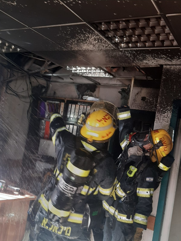 פעולות הכיבוי במשרד הווטרינרית העירונית בבית שמש