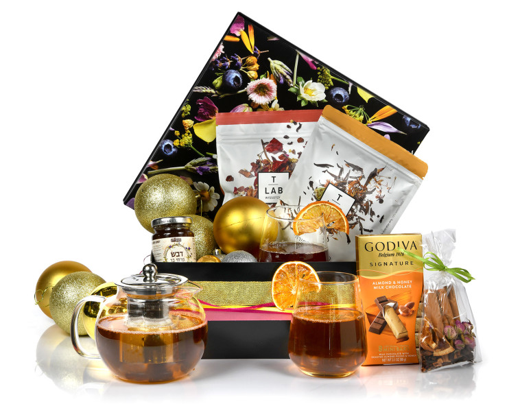 מארז מתנה winter celebration. להשיג בחנות הקונספט LAB-T של ויסוצקי. מחיר: 249 שקלים