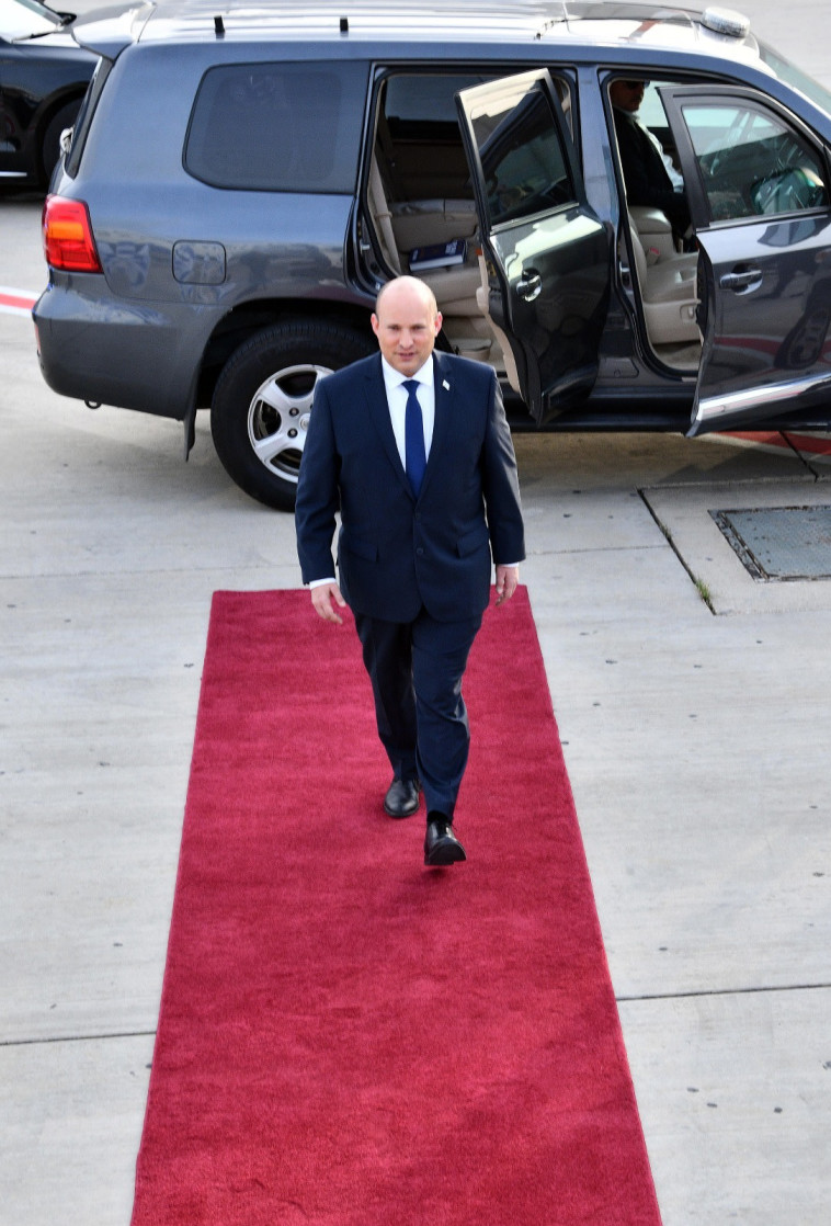 ראש הממשלה נפתלי בנט עולה על מטוסו לאיחוד האמירויות 