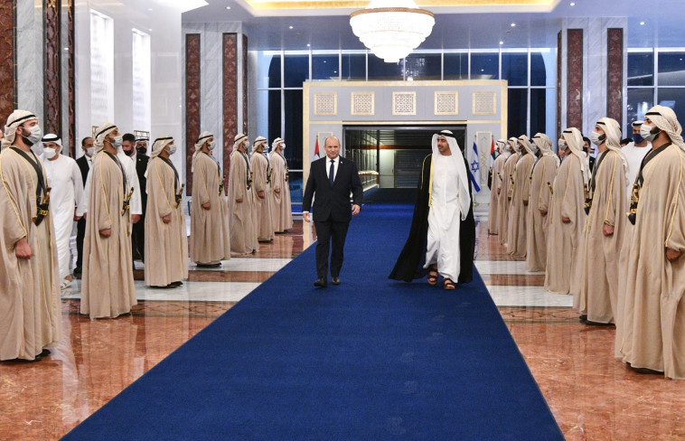 ראש הממשלה נפתלי בנט מתקבל באבו דאמי במשמר כבוד  (צילום: לע''מ,עומרי מירון)