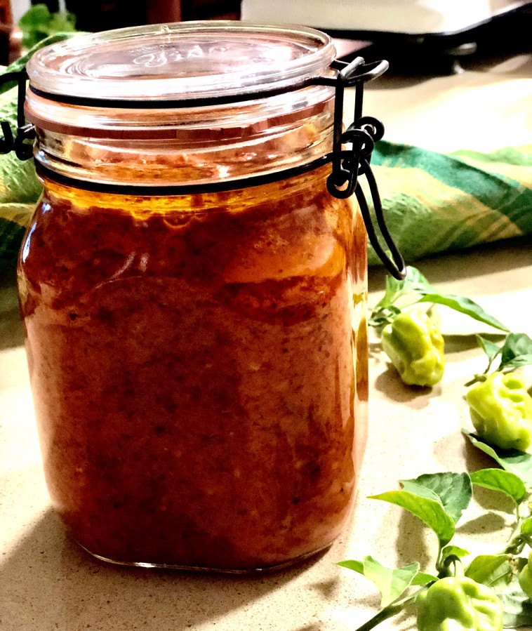 פלפלים כבושים בצנצנת