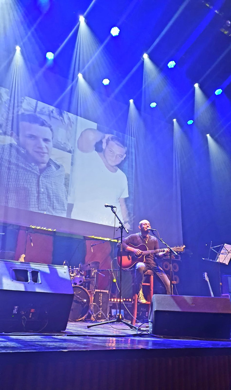 רון בוחניק וברקע ערן (מימין) ועודד ז״ל