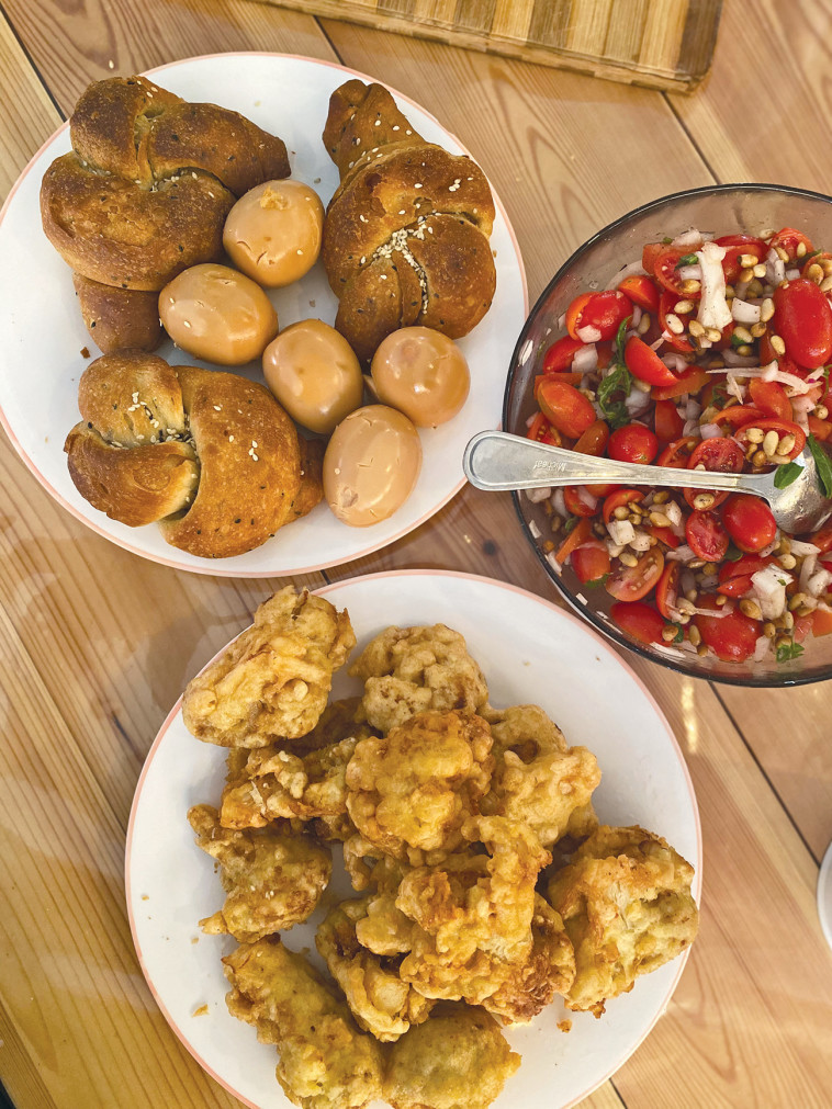 בחצר של יואב