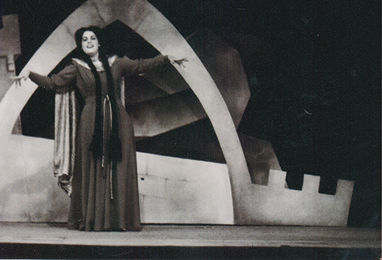 מתוך עזבונה של שושנה דמארי