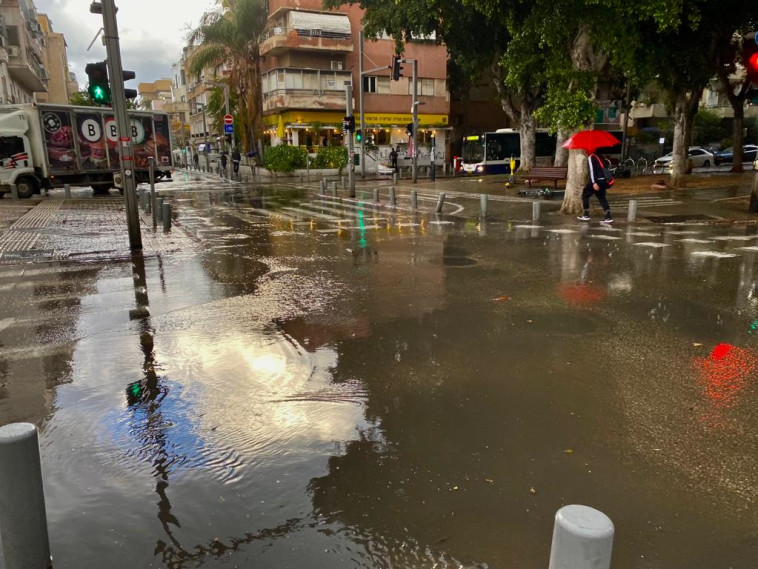 הצפות בתל אביב (צילום: אבשלום ששוני)