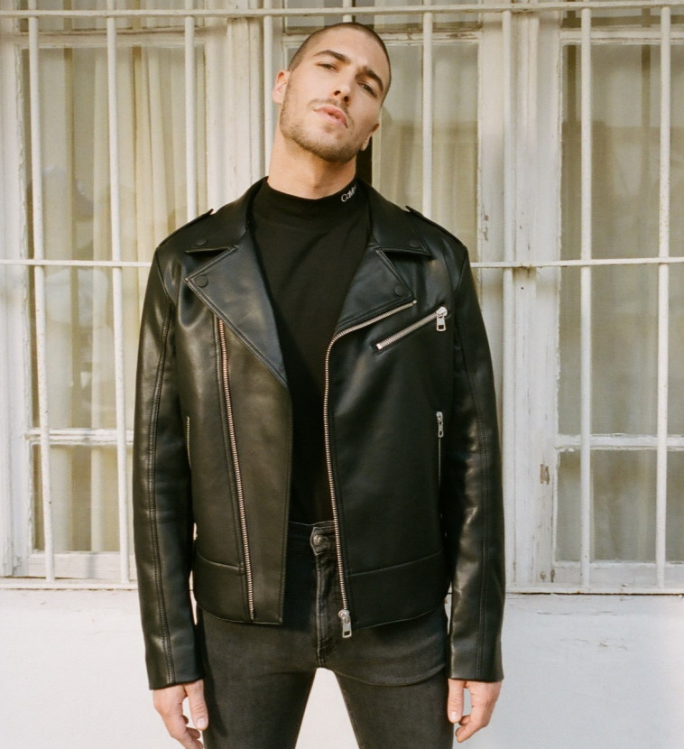 קלווין קליין להשיג בחנויות הדגל. מחיר: 939 שקלים