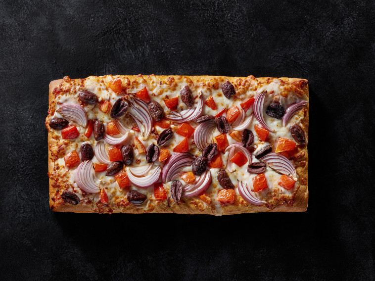 לא עגולה. הפיצה של דומינו'ס