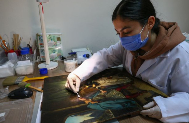 אחד מחפצי האומנות שהתגלו במחסן