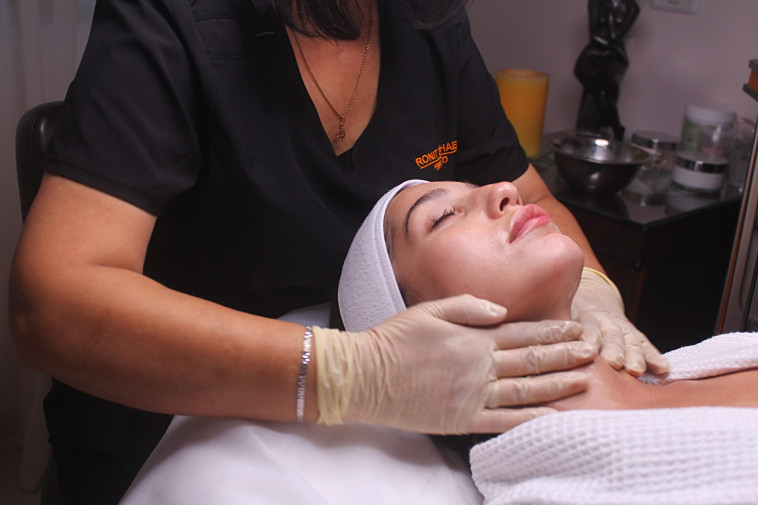 טיפול ACTIVE GLOW במרכזי רונית רפאל