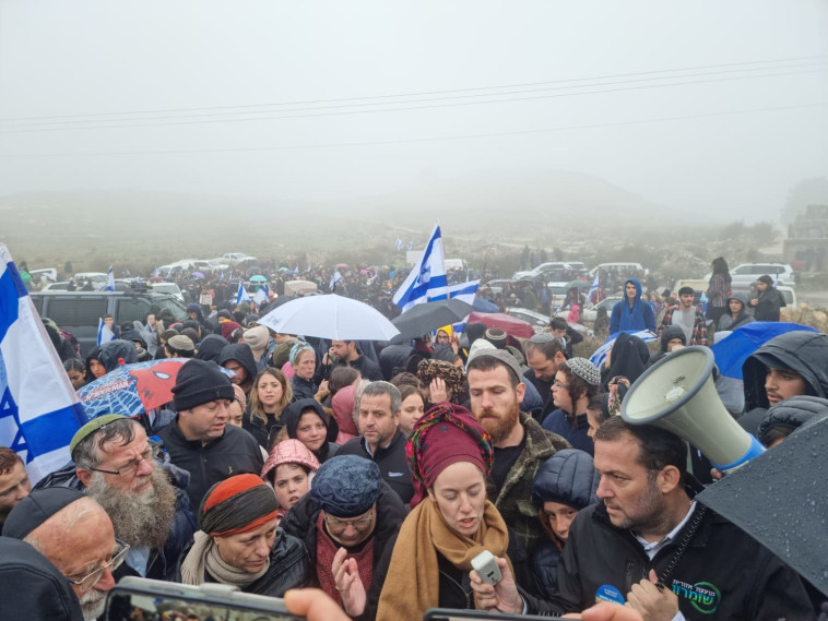 הצעדה לחומש (צילום: צבי סוכות)