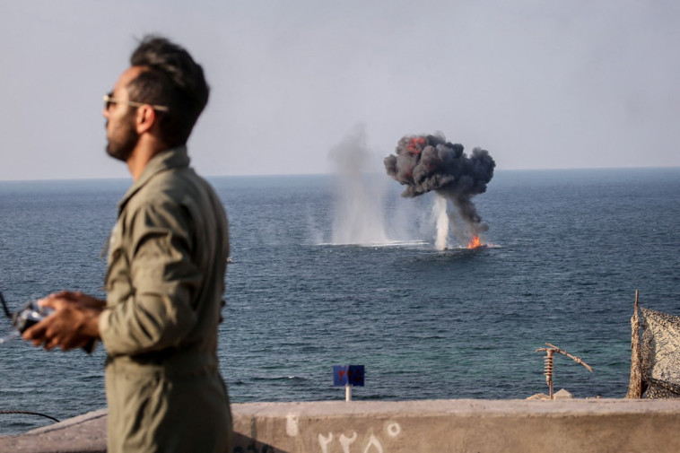 פיצוץ ימי במהלך התרגיל האיראני (צילום: רויטרס)