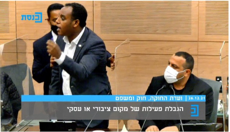ח''כ גדי יברקן מסולק מאולם הכנסת (צילום: צילום מסך מערוץ הכנסת)