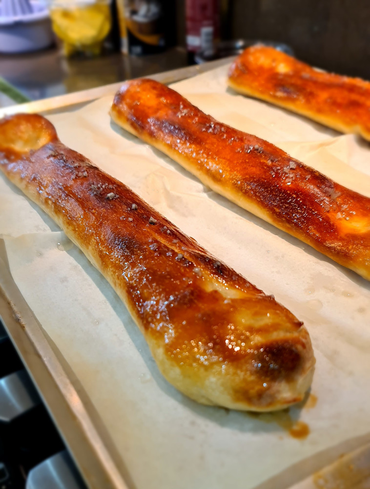 פוקצ'ה מתוחה עם שמן זית ומלח גס