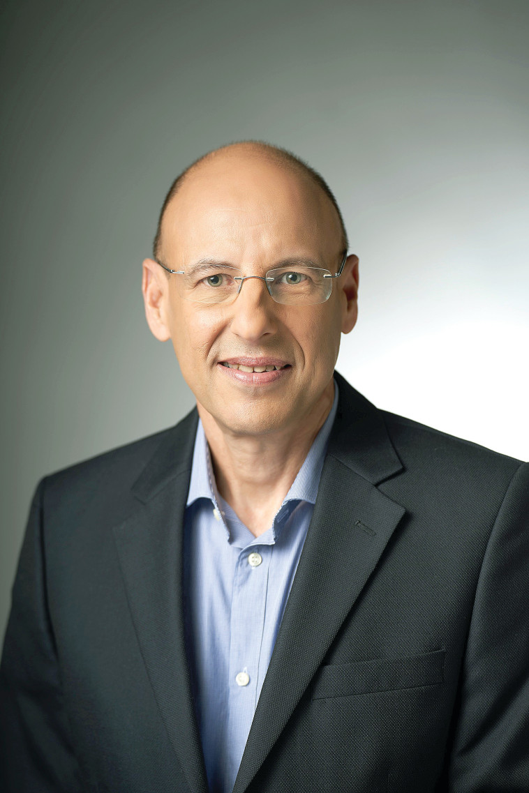 יו''ר בזק, גיל שרון