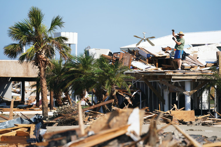 בתים שנחרבו בגרנד אייל בלואיזיאנה לאחר הסופה איידה (צילום: Sean Rayford Getty Images)